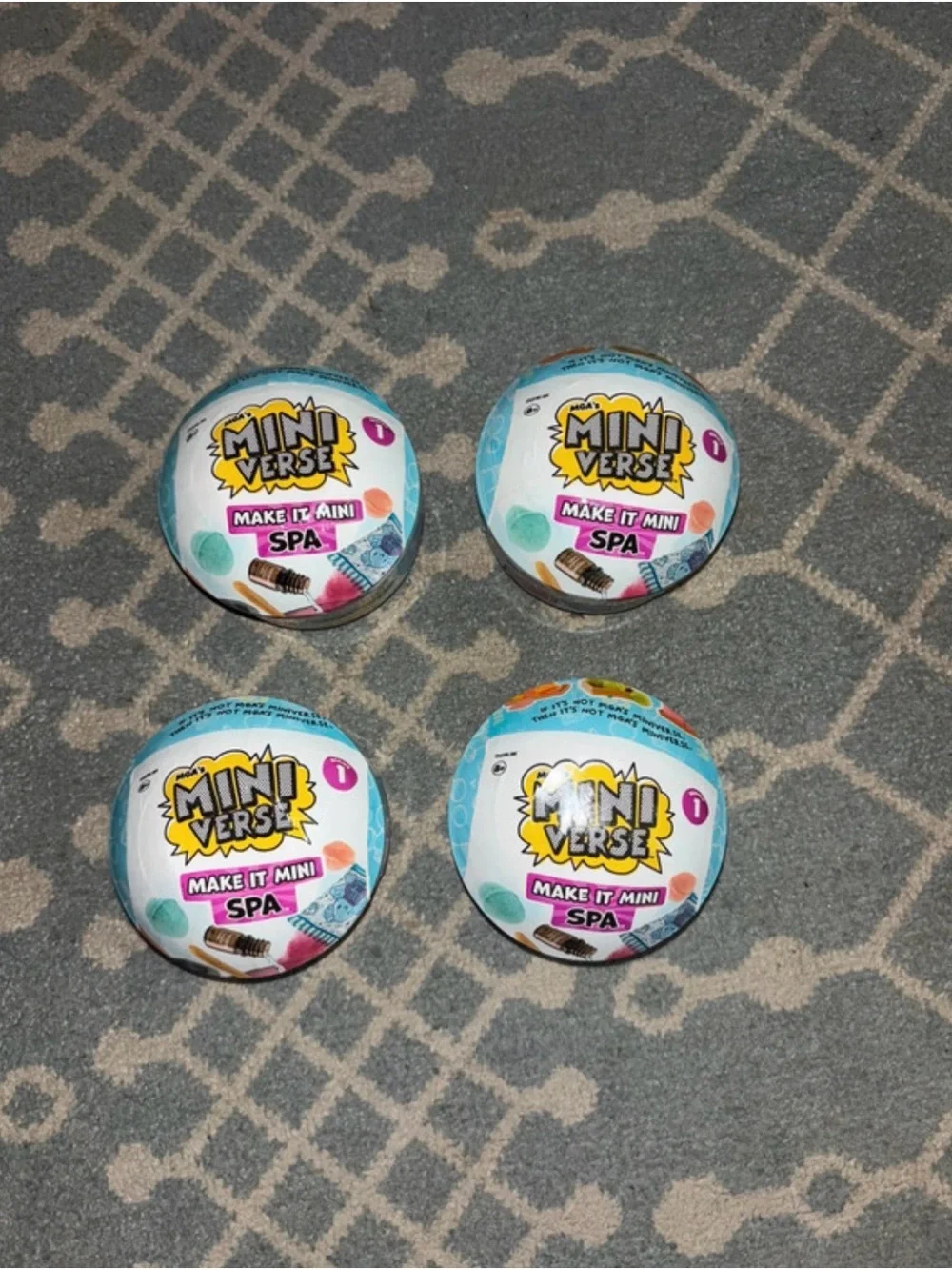 Mini Verse Make It Mini! Spa Surprise Ball - Blue